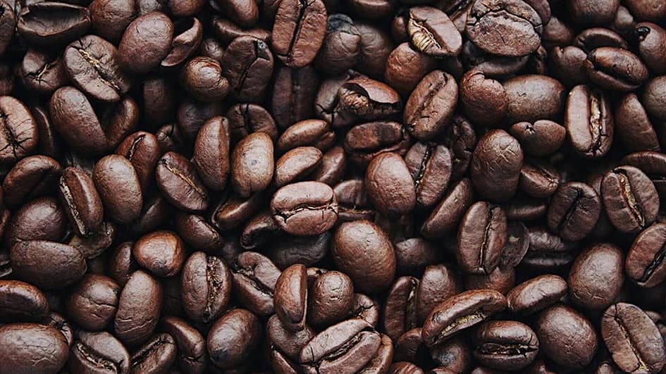 Le marron café véhicule force et intensité aux marques qui l'utilisent dans leur communication