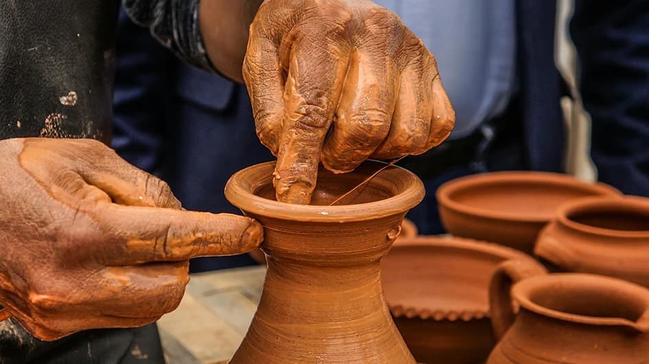 Le marron terre est parfait pour une entreprise aux valeurs authentiques et naturelles