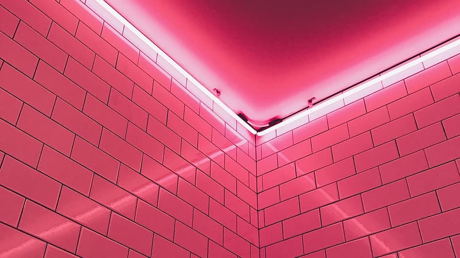 Quel rôle joue le rose dans une identité de marque ?